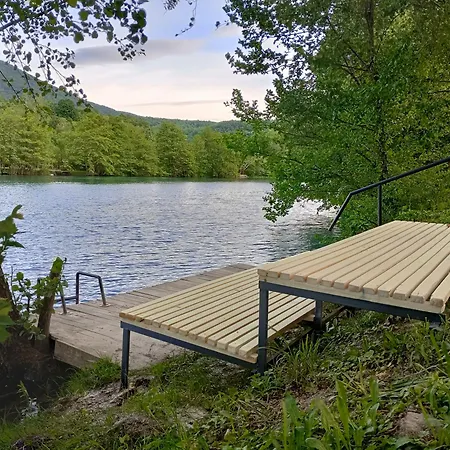 The River House Vakantiehuis Lohovo